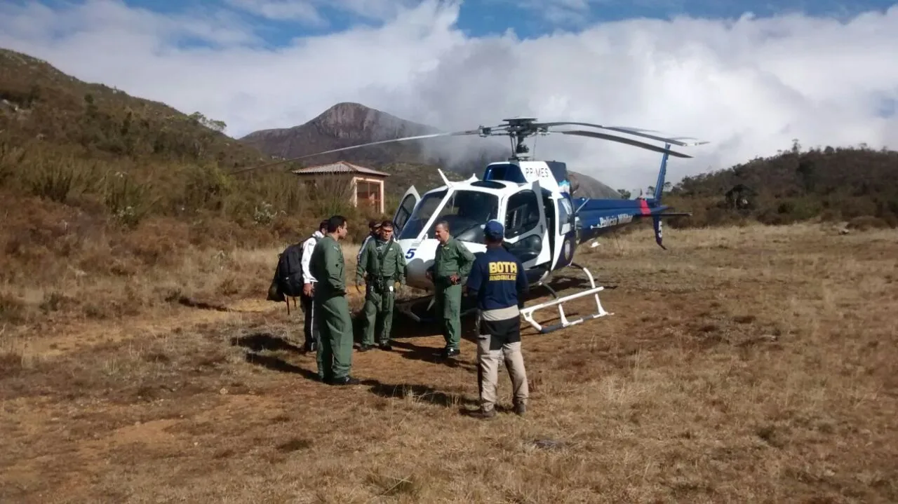 Adolescente com insuficiência respiratória é resgatada de helicóptero no Pico da Bandeira