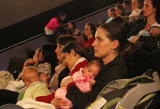 Cinema especial para mamães e bebês