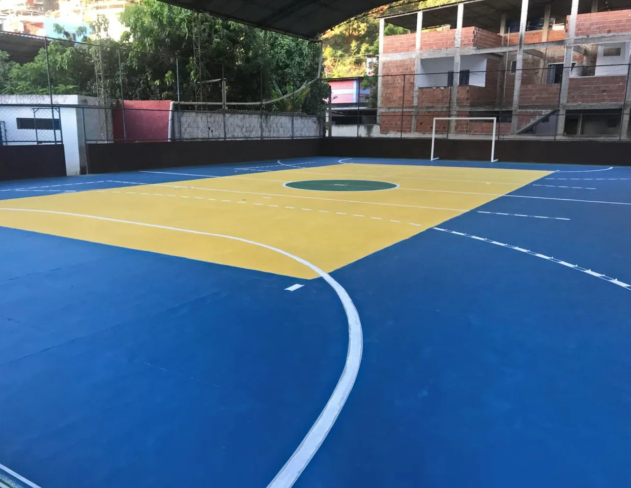 Quadra esportiva em bairro de Cachoeiro passa por reformas