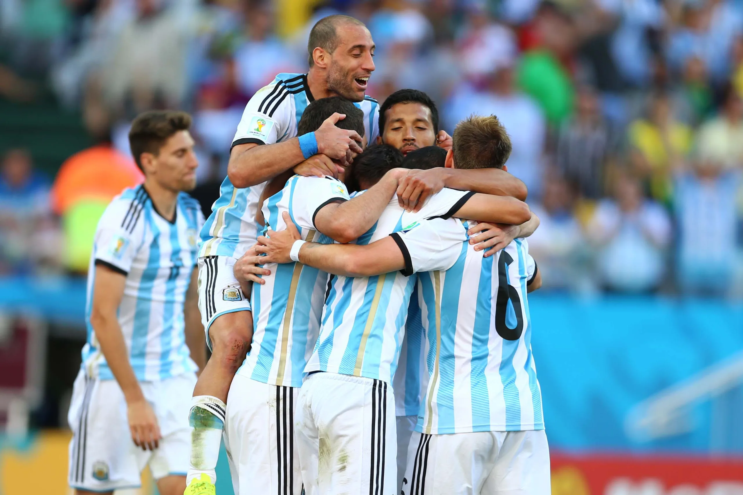 SP – COPA/ARGENTINA X SUÍÇA – ESPORTES – Jogadores da Argentina comemoram vitória durante partida entre Argentina x Suíça, em partida válida pela Copa do Mundo 2014, no estádio Arena Corinthians em São Paulo, SP, nesta terça-feira (1). 01/07/2014 – Foto: MARCOS BEZERRA/FUTURA PRESS/FUTURA PRESS/ESTADÃO CONTEÚDO