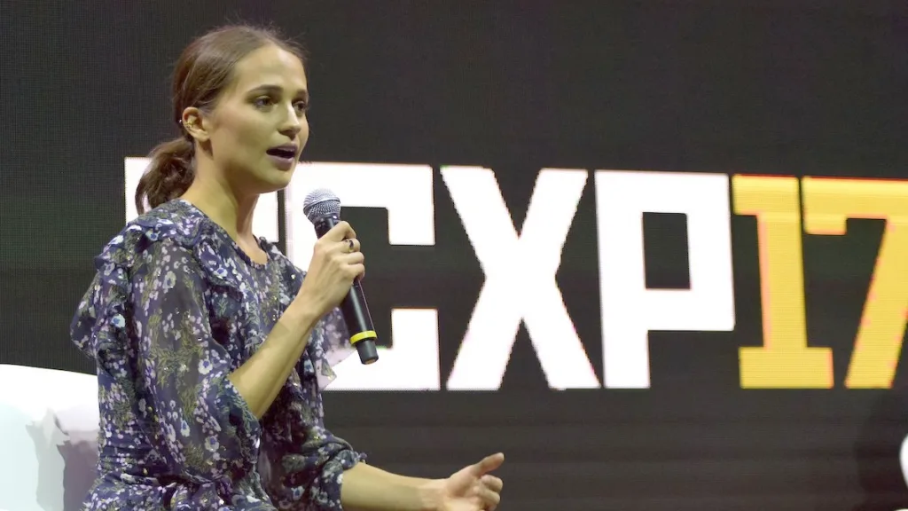 Alicia Vikander fala de sua heroína 'menos sexy' na CCXP