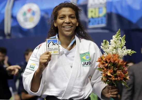 Rafaela Silva luta em Abu Dabi para apagar temporada ruim no judô