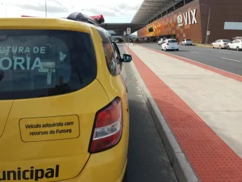 Mais de 30 motoristas são autuados por estacionamento irregular em área do Aeroporto de Vitória