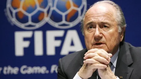 Blatter retorna à Fifa para apelar contra suspensão de oito anos