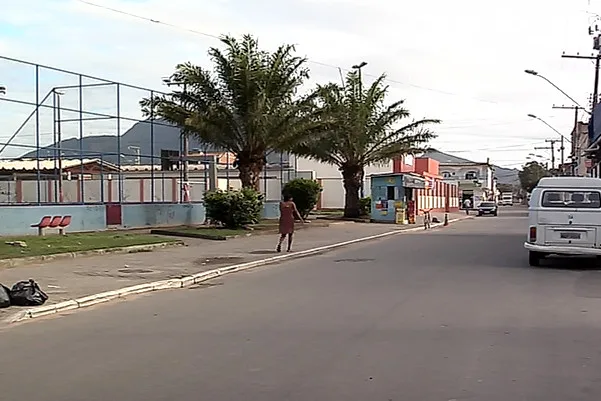 Jovem é baleado e moradores entram em pânico durante tiroteio na Serra