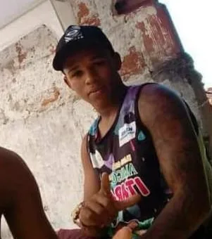 Jovem é assassinado com mais de dez tiros dentro de oficina mecânica em Vitória