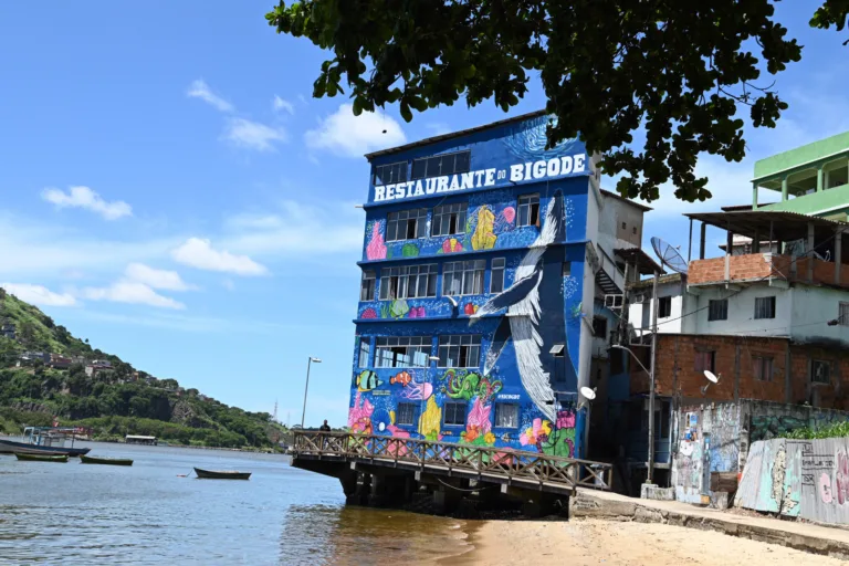 Entrega da pintura do Bar do Bigode