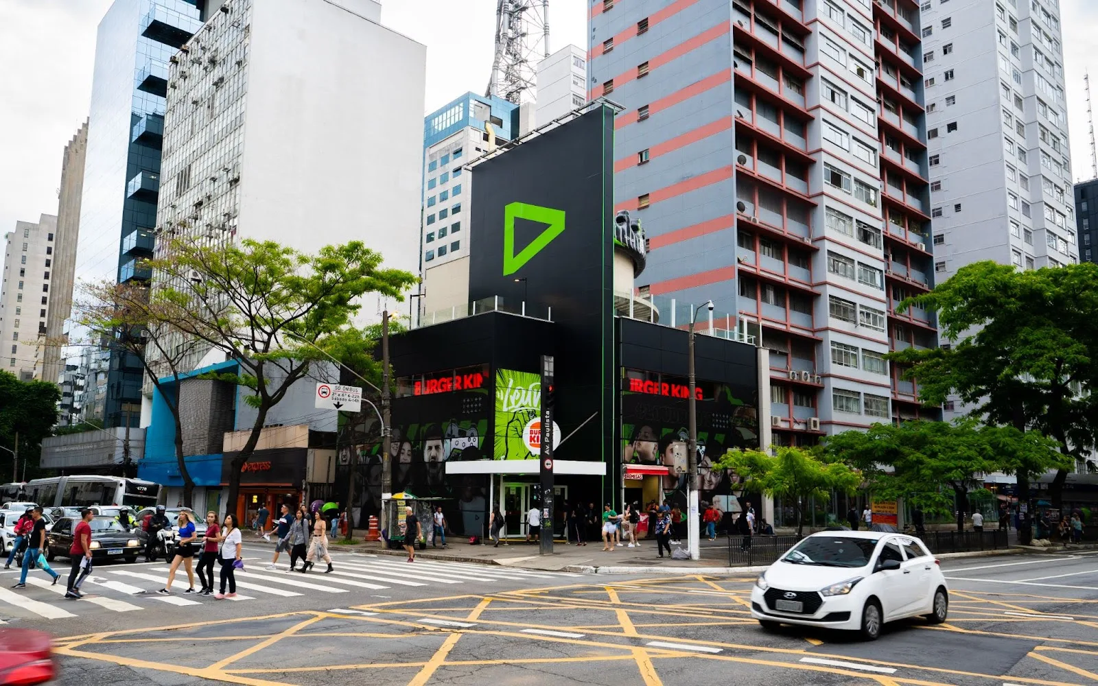 LOUD lança loja na Avenida Paulista em parceria com o Burguer King