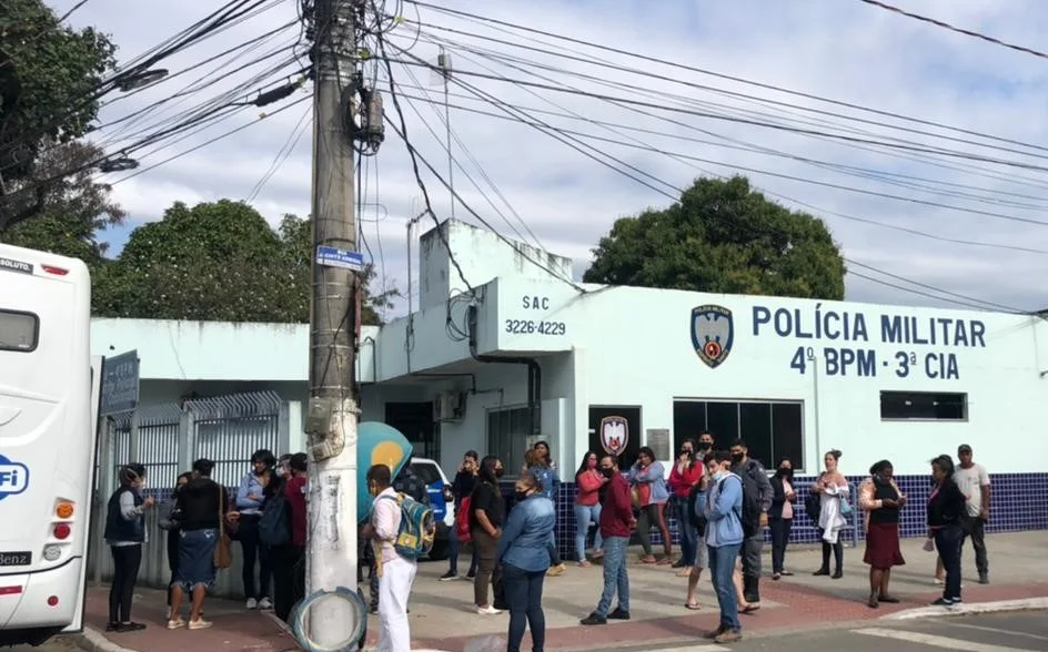 Dez passageiros são rendidos por criminosos dentro de ônibus em Vila Velha