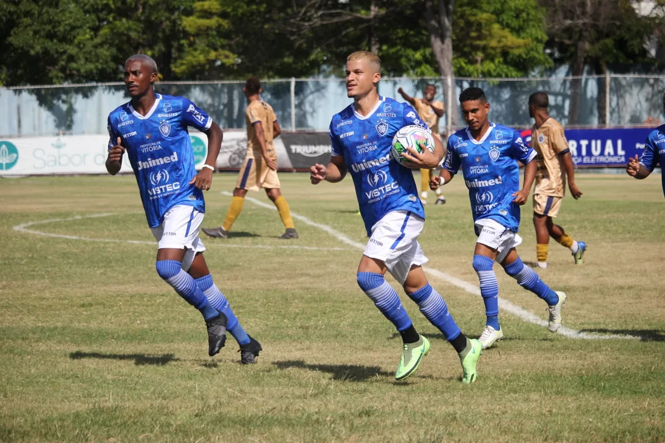 Marcos Vinícius faz três e comanda goleada do Vitória na estreia do Capixabão 2022