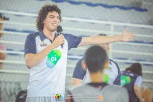 Anderson Varejão visita as crianças do seu projeto social voltado para o Basquete e Cidadania em Vitória/ES.