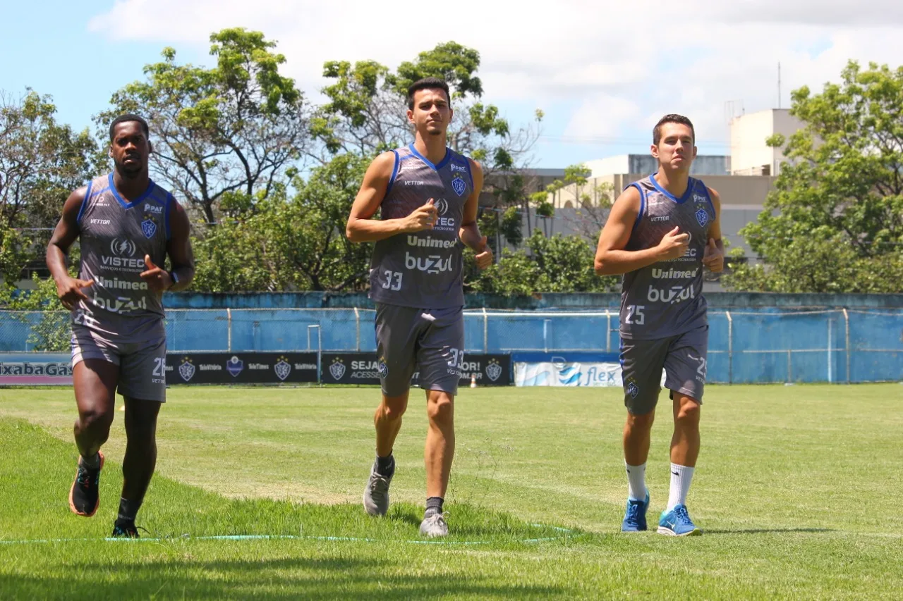 Há dois dias de decisão com o Estrela, Vitória comunica a saída de quatro atletas