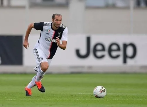 Chiellini sofre lesão grave no joelho em treino da Juventus e será operado