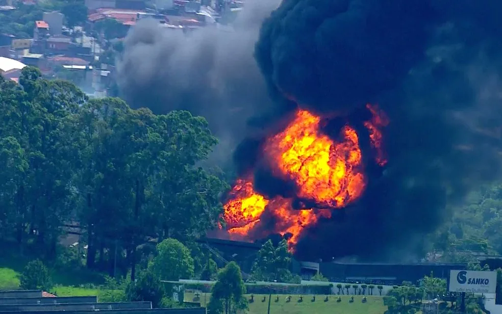 Explosão no Polo Petroquímico do ABC: incêndio deixa três feridos