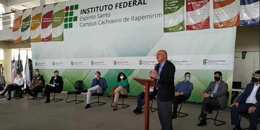 Em visita ao ES, ministro defende investimento para que Ifes não vire uma "mini universidadezinha"