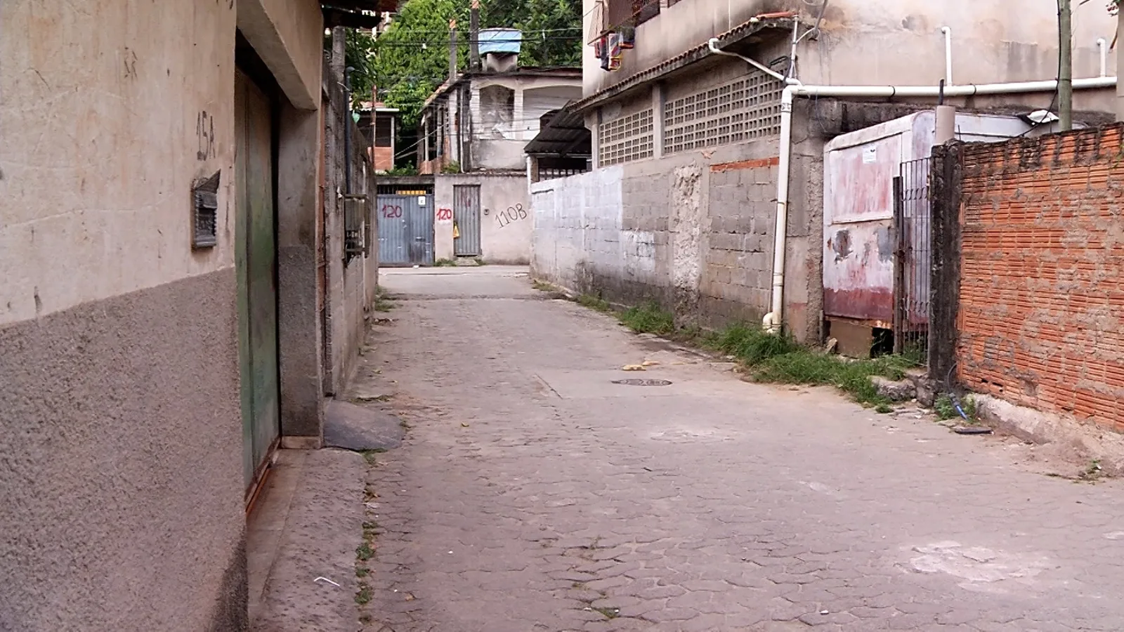 Jovem de 20 anos é baleado no "beco da morte" em Vila Velha