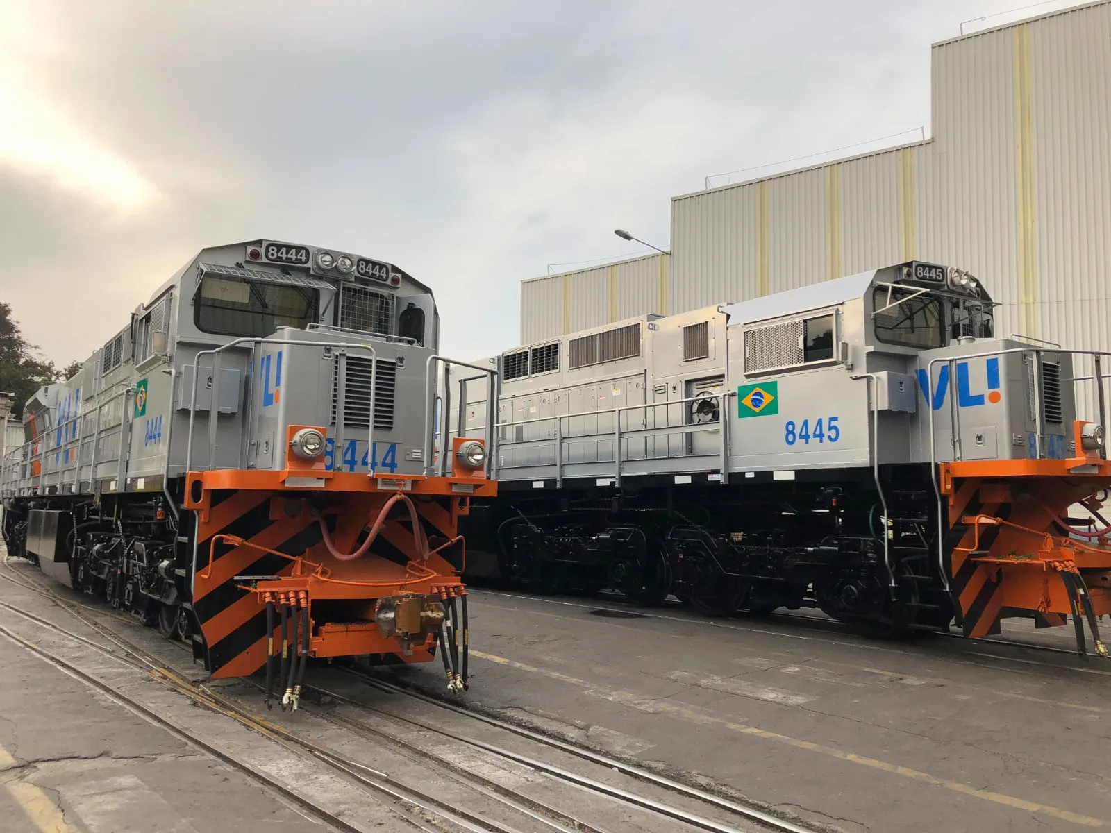 VLI compra 9 locomotivas para transporte de cargas no Espírito Santo