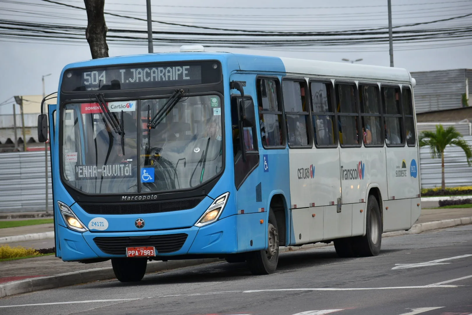 Governador anuncia gratuidade no Transcol para alunos da rede pública que irão fazer o Enem