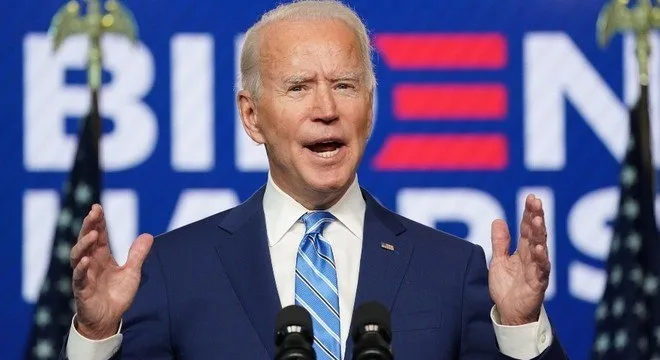 Biden assume presidência dos EUA com desafio de tirar o país de crises