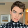 Ruby Rose, a Batwoman, fala sobre a personagem, estereótipos e carreira