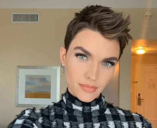 Ruby Rose, a Batwoman, fala sobre a personagem, estereótipos e carreira