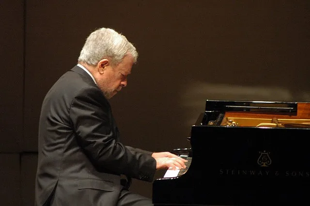 Pianista Nelson Freire sofre queda e passa por cirurgia