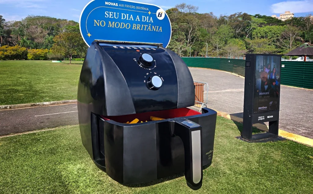 Com campanha da Calia, a Britânia invade as ruas do Brasil com Air Fryers gigantes