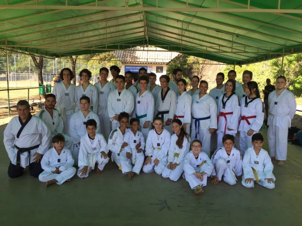 Turma do taekwondo do mestre Alexandre.