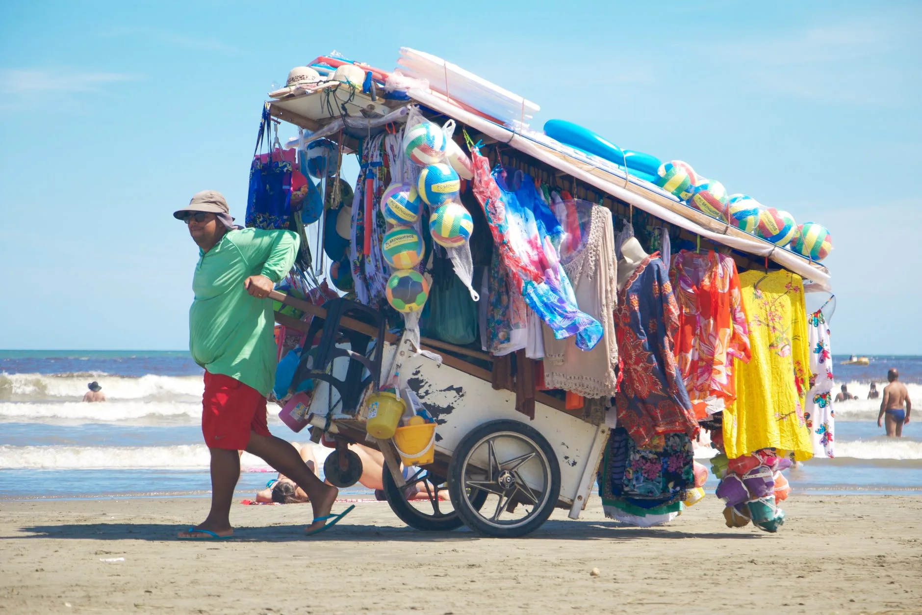 Ambulantes de Guarapari contarão com mais fiscalização nas praias