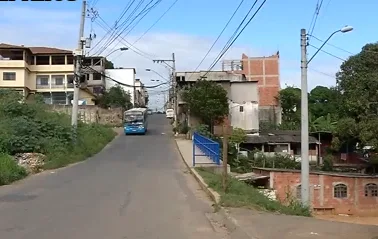 Homens armados trocam tiros com a polícia no bairro Nova Rosa da Penha, em Cariacica