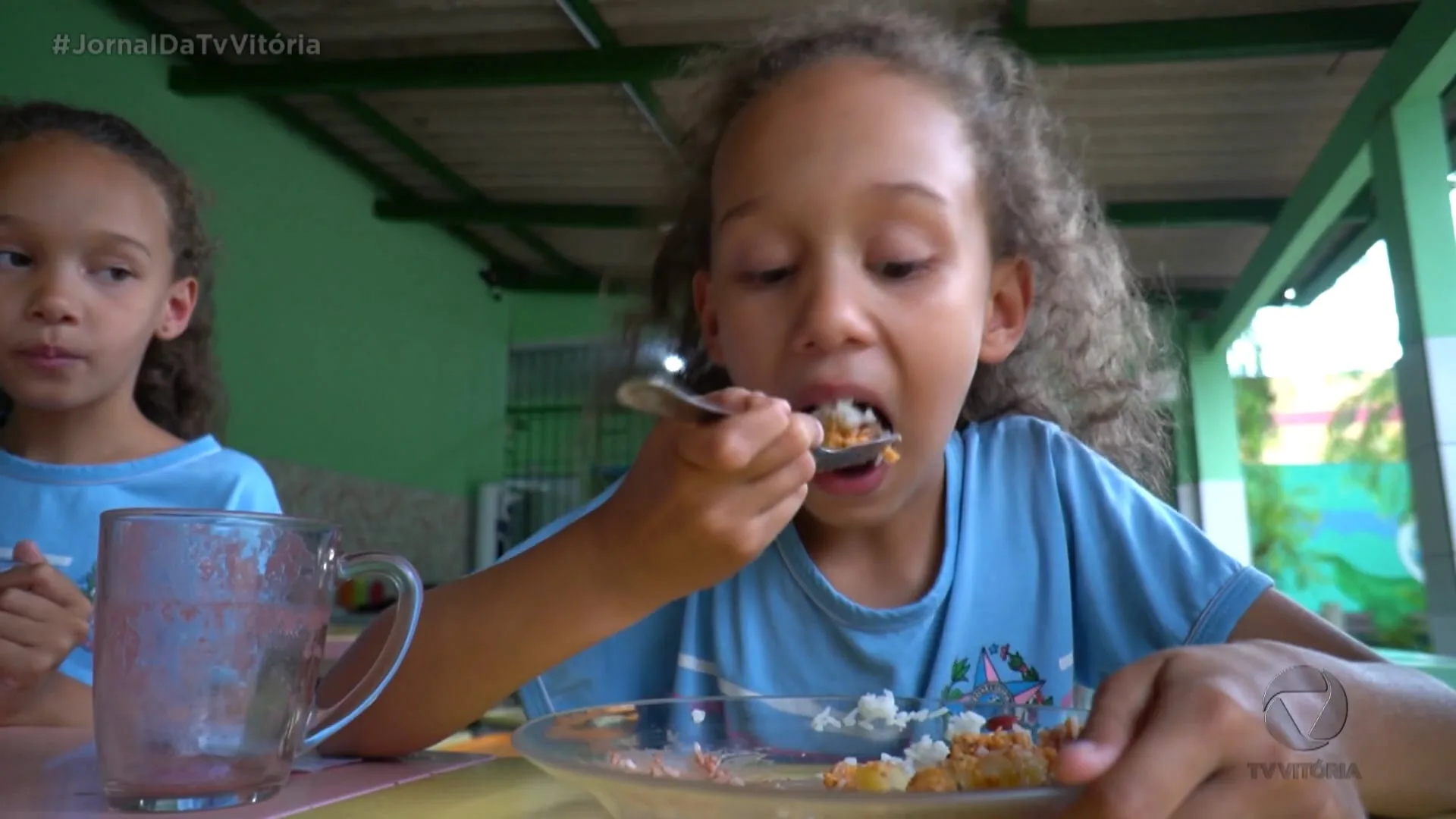 Do campo direto para a mesa. Tilápias criadas em tanques são destinadas a merenda escolar