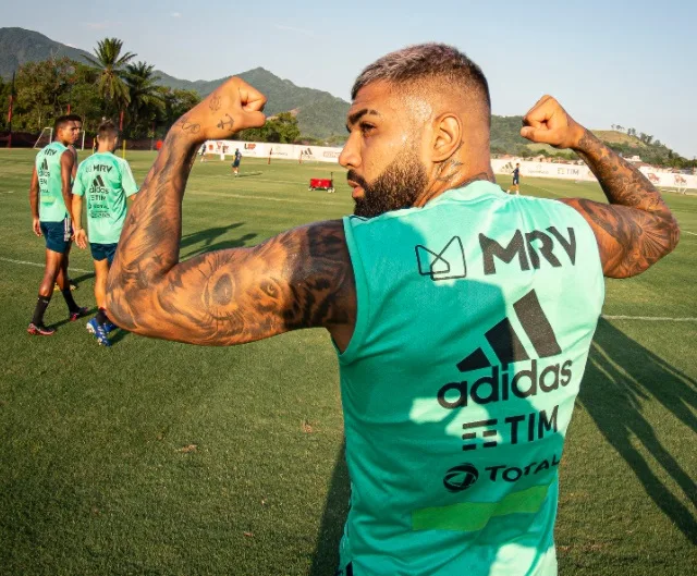 Na caça ao líder Inter, Flamengo defende série invicta diante do Vasco
