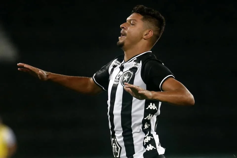 Botafogo vence, abre vantagem para a degola e afunda CSA na zona do rebaixamento