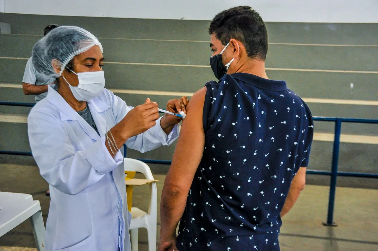 Covid-19: falta de doses suspende vacinação para grupo de 40 anos ou mais em Linhares