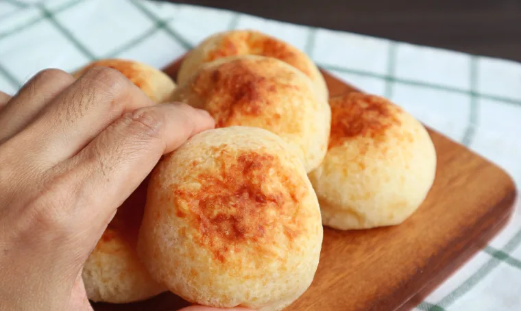 Receita simples: como fazer pão de queijo com 4 ingredientes na airfryer