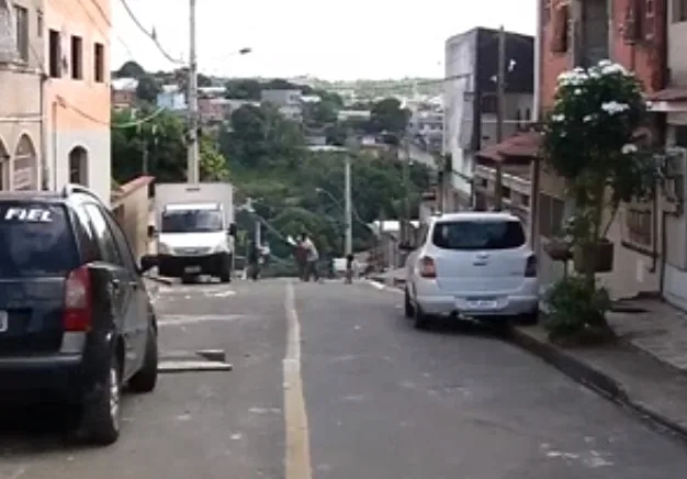 Criminosos trocam tiros com a polícia e acabam feridos em Cariacica