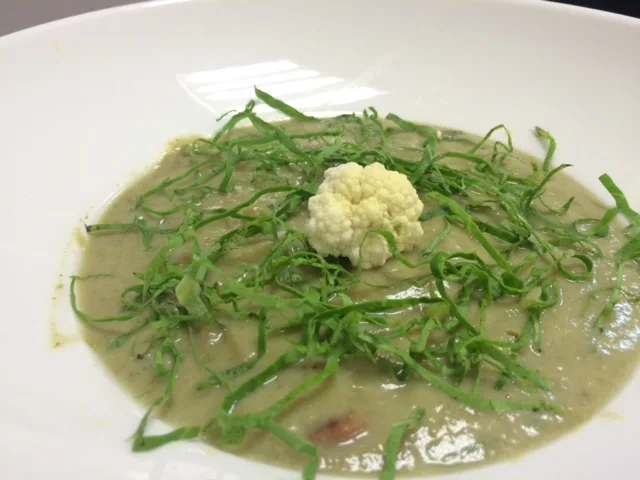 Para aquecer no friozinho! Receita de caldo verde com couve-flor