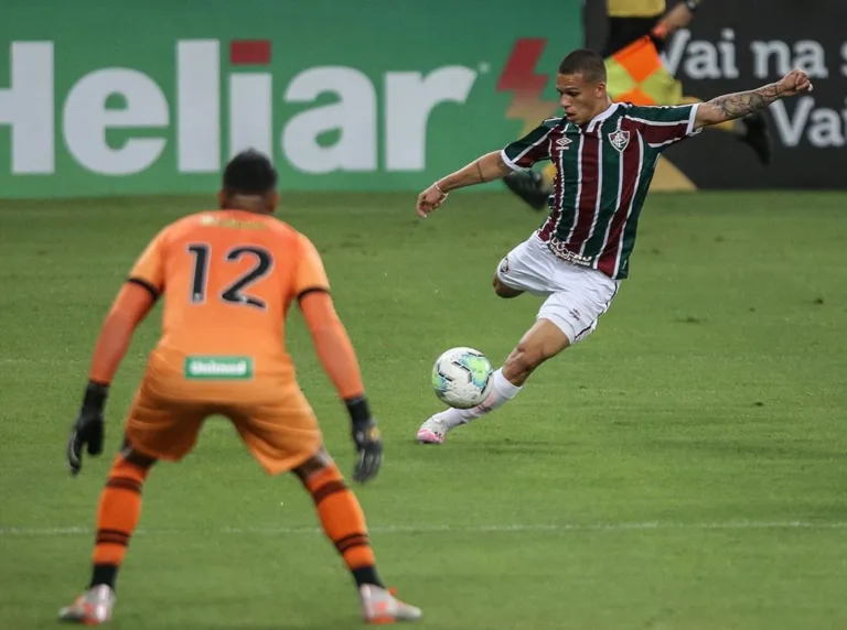 Fluminense é nova vítima de surto de covid-19 e tem nove jogadores infectados