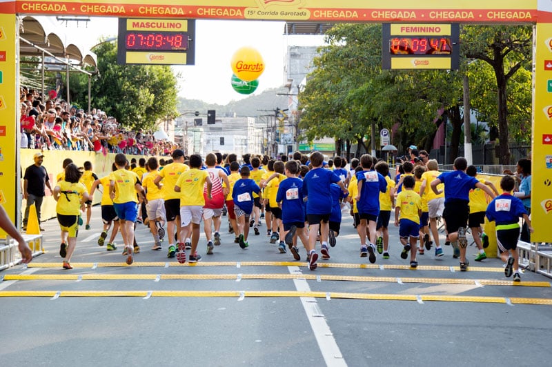 Corrida Garotada será na véspera da Dez Milhas Garoto na orla de VV. Inscrições abertas com descontos para adultos e crianças!