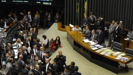 Oposição promete recorrer contra mudança na meta fiscal