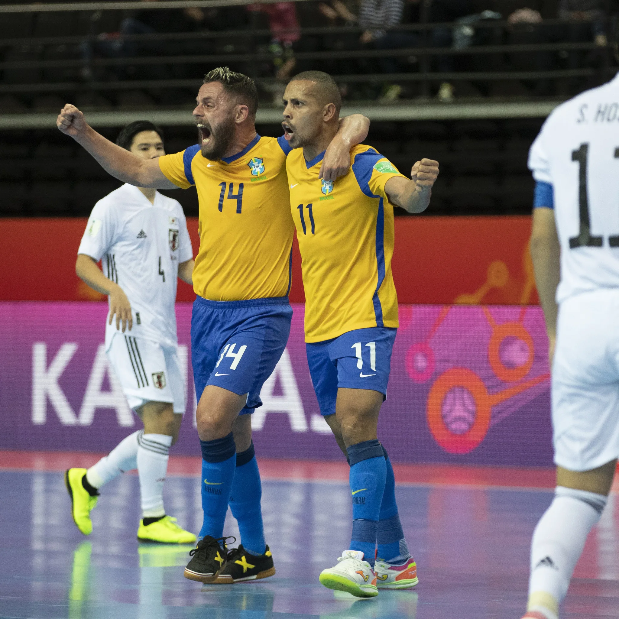 Brasil sofre, mas vira sobre Japão e vai às quartas de final da Copa do Mundo de Futsal