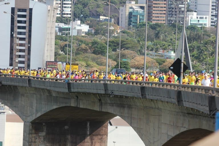 Atenção motoristas: Dez Milhas Garoto interdita parte da Terceira Ponte e altera trânsito em Vitória e Vila Velha no domingo