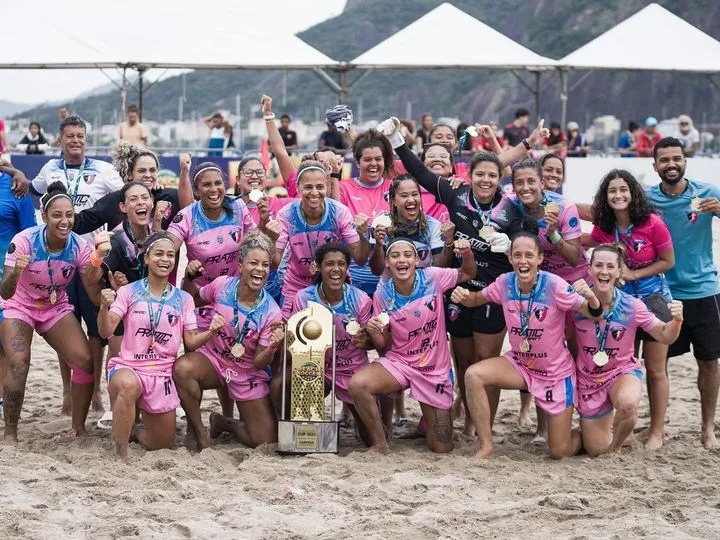 Donas da bola! Melhor time de beach soccer do mundo é capixaba