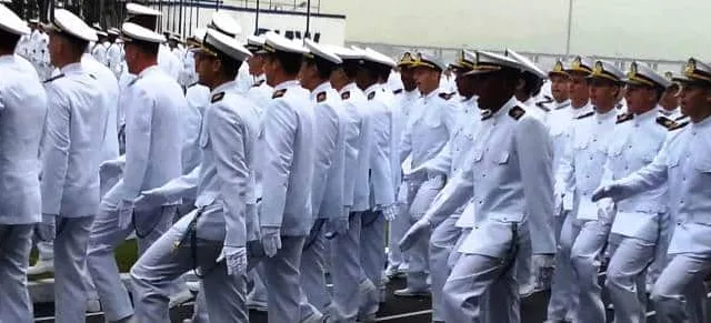 Marinha seleciona engenheiros e paga R$ 9 mil