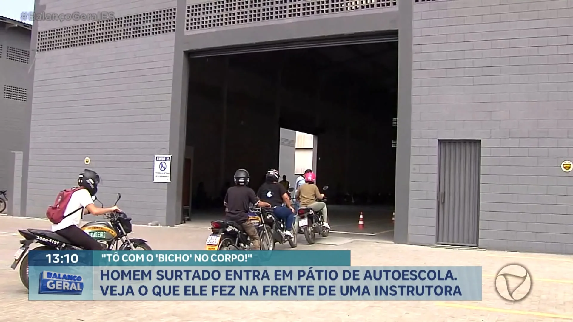 HOMEM ENTRA EM PÁTIO DE AUTOESCOLA E VEJA O QUE ELE FAZ NA FRENTE DE UMA INSTRUTORA...