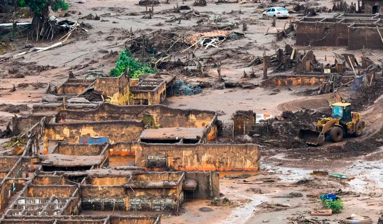 Tragédia de Mariana: ES e MG pedem indenização de R$ 100 bilhões a mineradoras