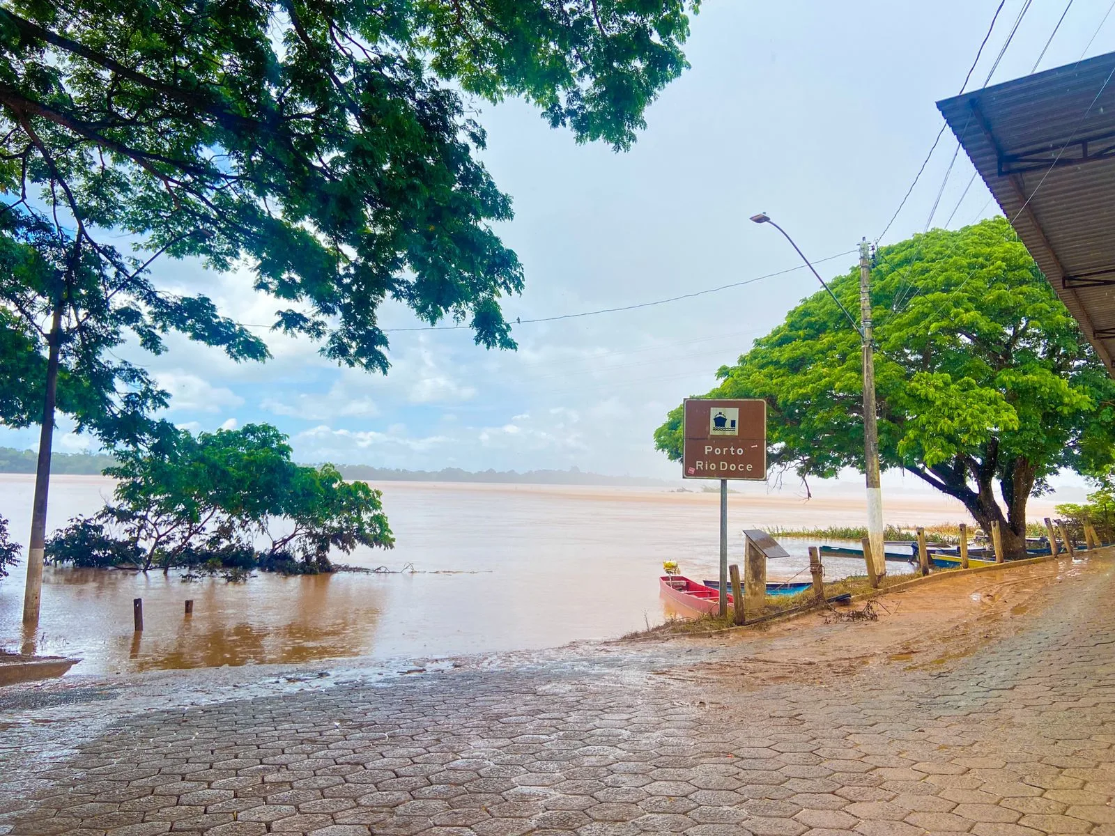 Nível do Rio Doce continua acima da cota de inundação no Norte e Noroeste do ES