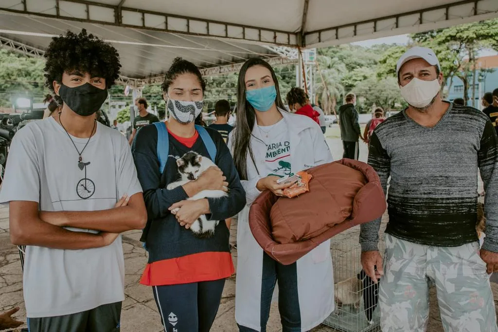 Evento de adoção e cinema pet, de graça, neste sábado em Vila Velha