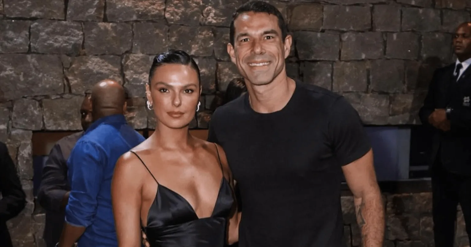 Marcus Buaiz e Isis Valverde posam juntos em festa de Huck e Angélica: "Casal lindo" (Foto: Reprodução/Instagram @marcusbuaiz)
