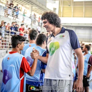 Anderson Varejão visita as crianças do seu projeto social voltado para o Basquete e Cidadania em Vitória/ES.